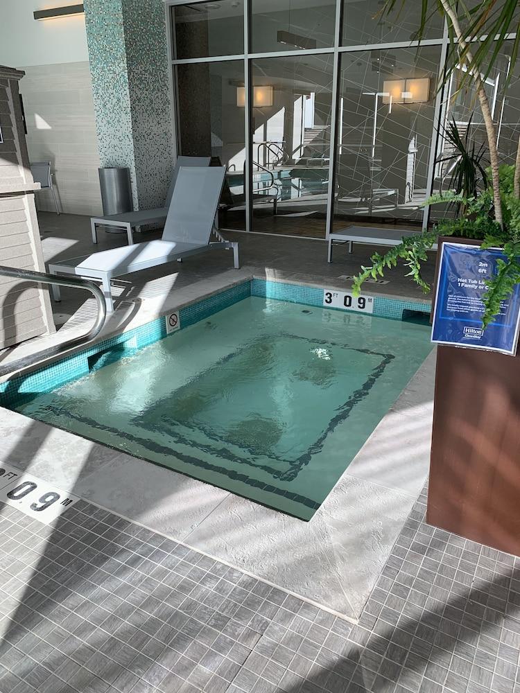 Hilton Garden Inn Calgary Downtown מראה חיצוני תמונה